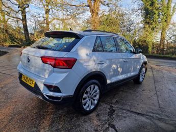 VOLKSWAGEN T-ROC 2.0 TDI SE SUV 5dr Diesel DSG Euro 6 (s/s) (150 ps)