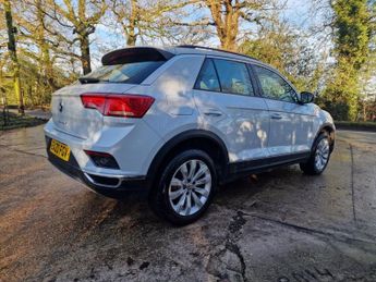 VOLKSWAGEN T-ROC 2.0 TDI SE SUV 5dr Diesel DSG Euro 6 (s/s) (150 ps)