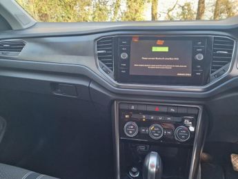 VOLKSWAGEN T-ROC 2.0 TDI SE SUV 5dr Diesel DSG Euro 6 (s/s) (150 ps)