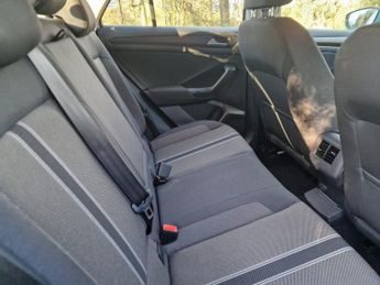 VOLKSWAGEN T-ROC 2.0 TDI SE SUV 5dr Diesel DSG Euro 6 (s/s) (150 ps)