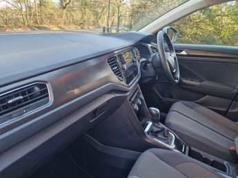 VOLKSWAGEN T-ROC 2.0 TDI SE SUV 5dr Diesel DSG Euro 6 (s/s) (150 ps)
