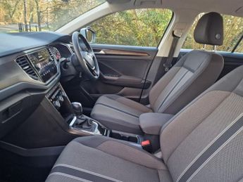 VOLKSWAGEN T-ROC 2.0 TDI SE SUV 5dr Diesel DSG Euro 6 (s/s) (150 ps)