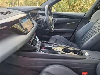 AUDI RS e-tron GT 93.4kWh Saloon 4dr Electric Auto quattro (598 ps)