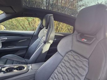 AUDI RS e-tron GT 93.4kWh Saloon 4dr Electric Auto quattro (598 ps)
