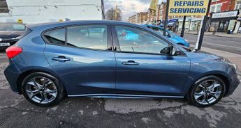 FORD FOCUS AUTOMATIC 1.0T EcoBoost ST-Line Hatchback 5dr Petrol Auto Euro 6