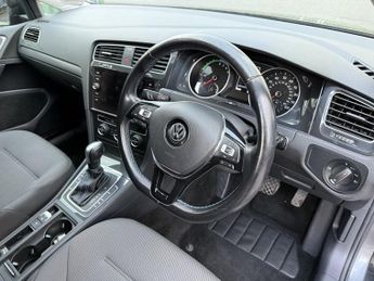 VOLKSWAGEN E-GOLF 35.8kWh e-Golf Hatchback 5dr Electric Auto (136 ps)