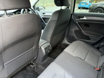 VOLKSWAGEN E-GOLF 35.8kWh e-Golf Hatchback 5dr Electric Auto (136 ps)