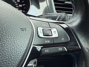 VOLKSWAGEN E-GOLF 35.8kWh e-Golf Hatchback 5dr Electric Auto (136 ps)