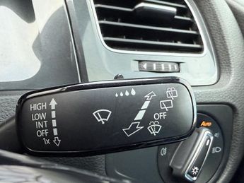 VOLKSWAGEN E-GOLF 35.8kWh e-Golf Hatchback 5dr Electric Auto (136 ps)