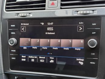 VOLKSWAGEN E-GOLF 35.8kWh e-Golf Hatchback 5dr Electric Auto (136 ps)