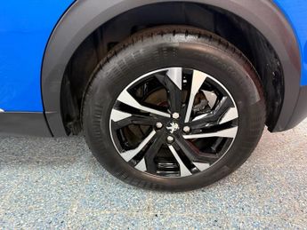 PEUGEOT E-2008 50kWh Allure Premium SUV 5dr Electric Auto (136 ps)