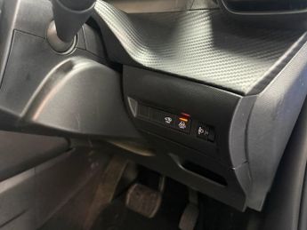 PEUGEOT E-2008 50kWh Allure Premium SUV 5dr Electric Auto (136 ps)