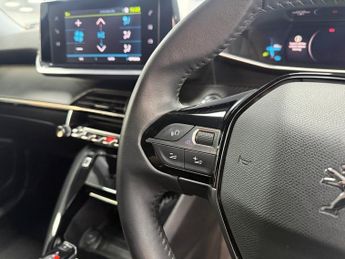 PEUGEOT E-2008 50kWh Allure Premium SUV 5dr Electric Auto (136 ps)