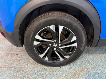 PEUGEOT E-2008 50kWh Allure Premium SUV 5dr Electric Auto (136 ps)