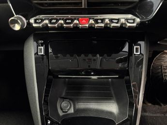 PEUGEOT E-2008 50kWh Allure Premium SUV 5dr Electric Auto (136 ps)