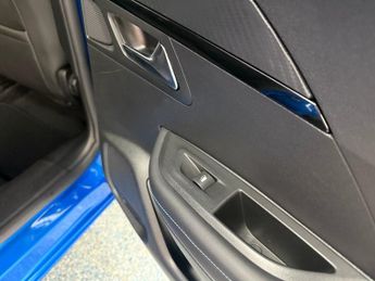 PEUGEOT E-2008 50kWh Allure Premium SUV 5dr Electric Auto (136 ps)