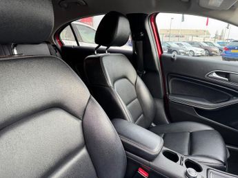 MERCEDES-BENZ A-CLASS 2.1 A200d Sport (Premium) Hatchback 5dr Diesel 7G-DCT Euro 6 (s/