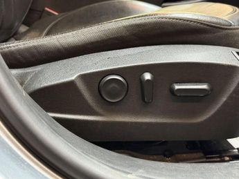 VAUXHALL INSIGNIA 2.0 CDTi Elite Nav Hatchback 5dr Diesel Auto Euro 5 (160 ps)