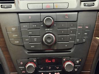 VAUXHALL INSIGNIA 2.0 CDTi Elite Nav Hatchback 5dr Diesel Auto Euro 5 (160 ps)