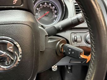 VAUXHALL INSIGNIA 2.0 CDTi Elite Nav Hatchback 5dr Diesel Auto Euro 5 (160 ps)