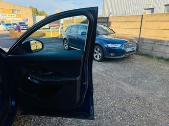 JAGUAR E-PACE 1.5 P300e 12.17kWh R-Dynamic SE SUV 5dr Petrol Plug-in Hybrid Au