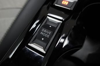 PEUGEOT E-2008 50kWh GT Premium SUV 5dr Electric Auto (136 ps)