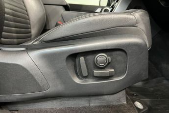 LAND ROVER DISCOVERY 3.0 D300 MHEV R-Dynamic SE SUV 5dr Diesel Auto 4WD Euro 6 (s/s) 