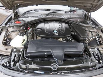 BMW 3 SERIES 2.0 318d SE Touring 5dr Diesel Auto Euro 5 (s/s) (143 ps)