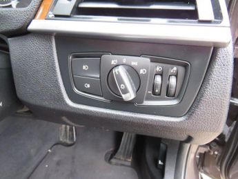 BMW 3 SERIES 2.0 318d SE Touring 5dr Diesel Auto Euro 5 (s/s) (143 ps)