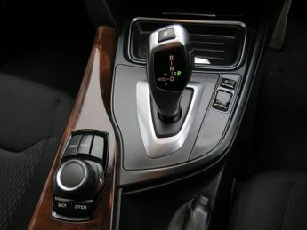 BMW 3 SERIES 2.0 318d SE Touring 5dr Diesel Auto Euro 5 (s/s) (143 ps)