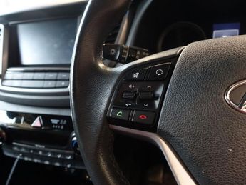 HYUNDAI TUCSON 2.0 CRDi Premium SUV 5dr Diesel Auto 4WD Euro 6 (136 ps)