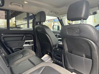 LAND ROVER DEFENDER 2.0 SD4 SE SUV 5dr Diesel Auto 4WD Euro 6 (s/s) (200 ps)