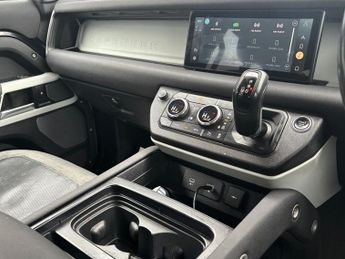 LAND ROVER DEFENDER 2.0 SD4 SE SUV 5dr Diesel Auto 4WD Euro 6 (s/s) (200 ps)