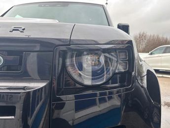 LAND ROVER DEFENDER 2.0 SD4 SE SUV 5dr Diesel Auto 4WD Euro 6 (s/s) (200 ps)