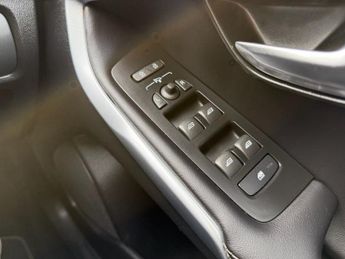 VOLVO V40 1.5 T2 R-Design Edition Hatchback 5dr Petrol Auto Euro 6 (s/s) (