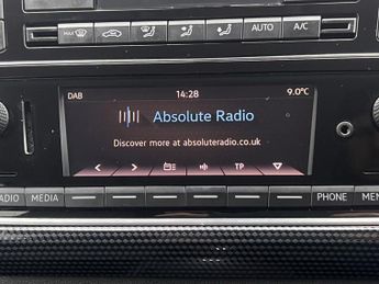 VOLKSWAGEN e-up! 36.8kWh e-up! Hatchback 5dr Electric Auto (82 ps)