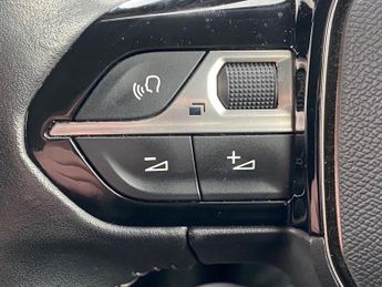 PEUGEOT 2008 1.2 PureTech Allure SUV 5dr Petrol Manual Euro 6 (s/s) (130 ps)