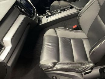 VOLVO XC60 2.0 B4 MHEV R-Design SUV 5dr Diesel Hybrid Auto AWD Euro 6 (s/s)