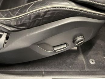 VOLVO XC60 2.0 B4 MHEV R-Design SUV 5dr Diesel Hybrid Auto AWD Euro 6 (s/s)