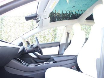 TESLA Model 3 Standard Range Plus Saloon 4dr Electric Auto RWD (241 bhp)