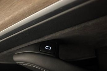 TESLA MODEL Y (Dual Motor) Long Range SUV 5dr Electric Auto 4WDE (384 bhp) Hea