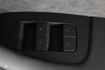 TESLA MODEL Y (Dual Motor) Long Range Auto 4WDE 5dr