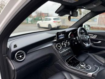 MERCEDES-BENZ GLC 2.1 GLC220d AMG Line (Premium) SUV 5dr Diesel G-Tronic 4MATIC Eu