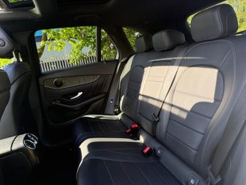 MERCEDES-BENZ GLC 2.1 GLC220d AMG Line (Premium) SUV 5dr Diesel G-Tronic 4MATIC Eu