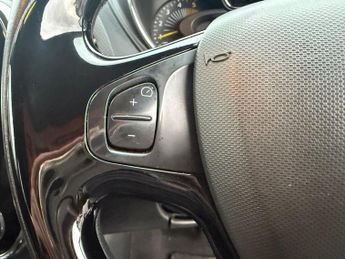 RENAULT CAPTUR 1.5 dCi Dynamique S MediaNav SUV 5dr Diesel EDC Euro 5 (90 ps)