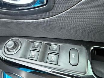 RENAULT CAPTUR 1.5 dCi Dynamique S MediaNav SUV 5dr Diesel EDC Euro 5 (90 ps)