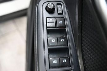 TOYOTA C-HR 1.8 VVT-h Icon SUV 5dr Petrol Hybrid CVT Euro 6 (s/s) (122 ps)