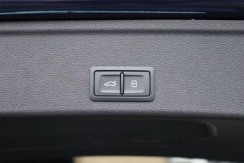 AUDI A4 AVANT 2.0 TFSI 40 BLACK EDITION