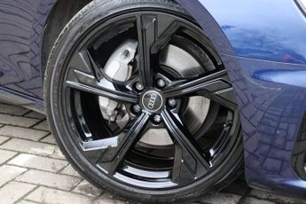 AUDI A4 AVANT 2.0 TFSI 40 BLACK EDITION