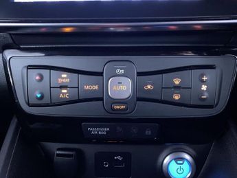NISSAN LEAF 40kWh Acenta Hatchback 5dr Electric Auto (150 ps)